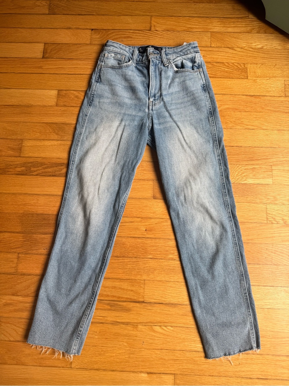 **EUC** Hollister Ultra High Rise Mom Jean - Size 24x25